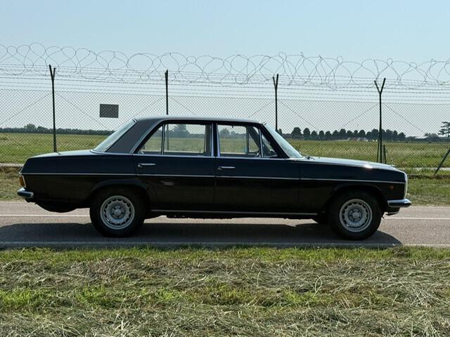 Mercedes 200/8 W115 '68 Prima Serie