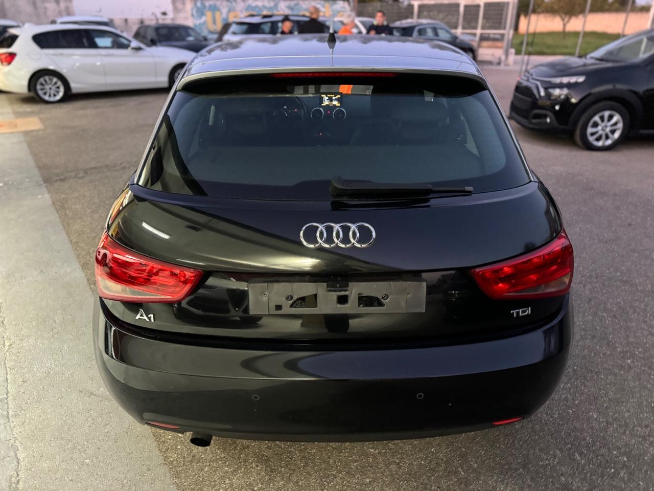 Audi A1 SB 1.6 tdi 90cv Led Navi Bicolor Neopatentati