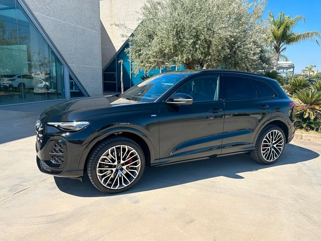 Audi Q5 MHEV+ S tronic possibilità noleggio no scoring