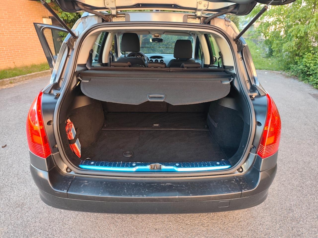 Peugeot 308 1.6 hdi sw neopatentati