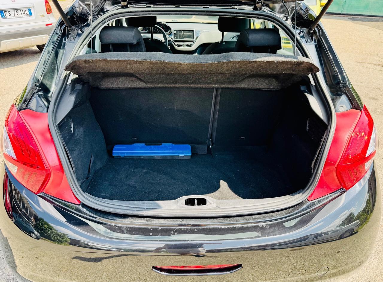 Peugeot 208 1.2 VTi 82 CV 5 porte Allure ok Neopatentati