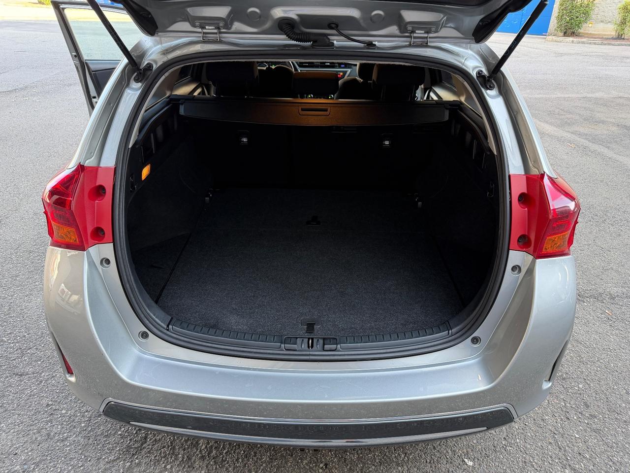 Toyota Auris Touring Sports 1.8 Hybrid Lounge