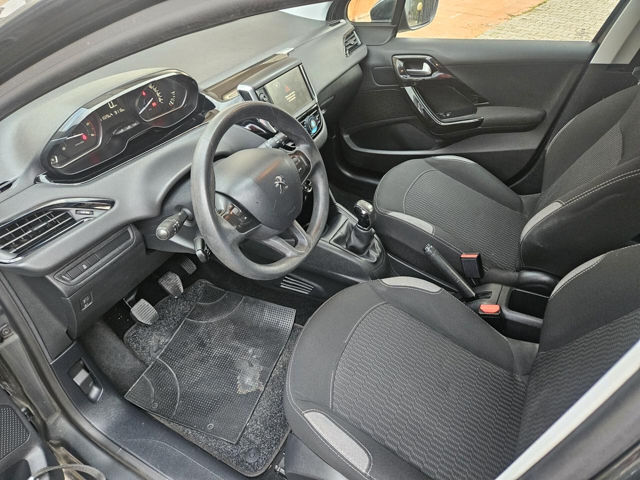 Peugeot 208 1.4 HDi 68 CV 5 porte OK NEOPATENTATI