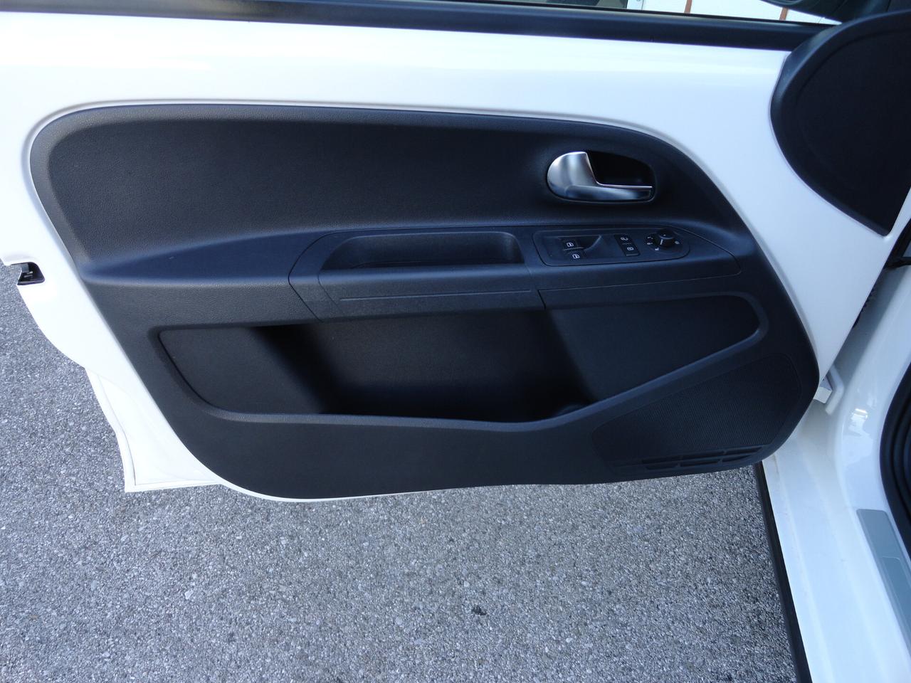 Volkswagen up! 1.0 75 CV 5p. cross