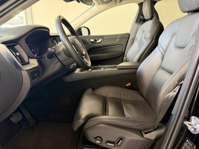 VOLVO XC60 B4 (d) AWD automatico Plus Dark