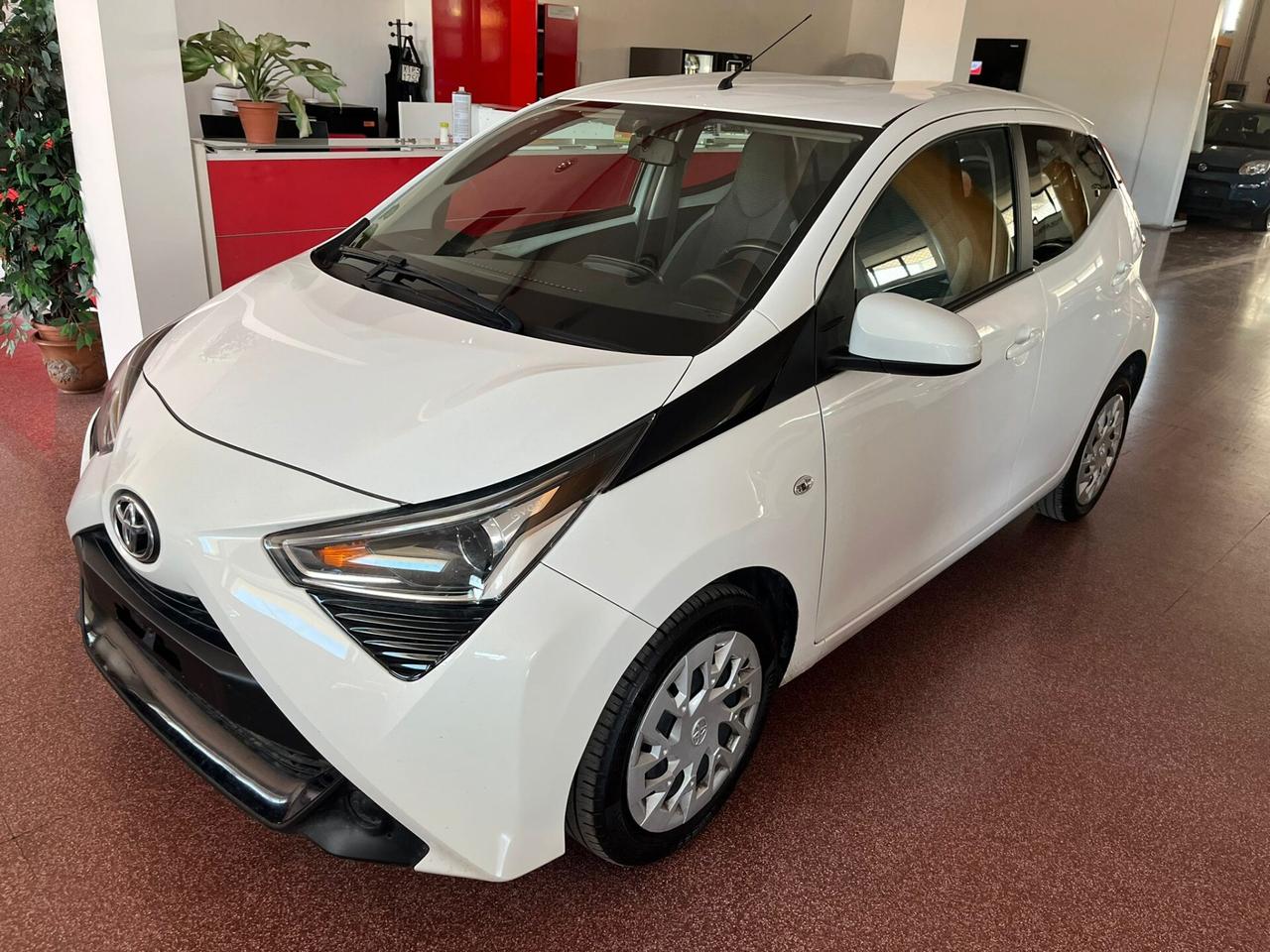 Toyota Aygo Connect 1.0 VVT-i 72 CV 5 porte x-play MMT