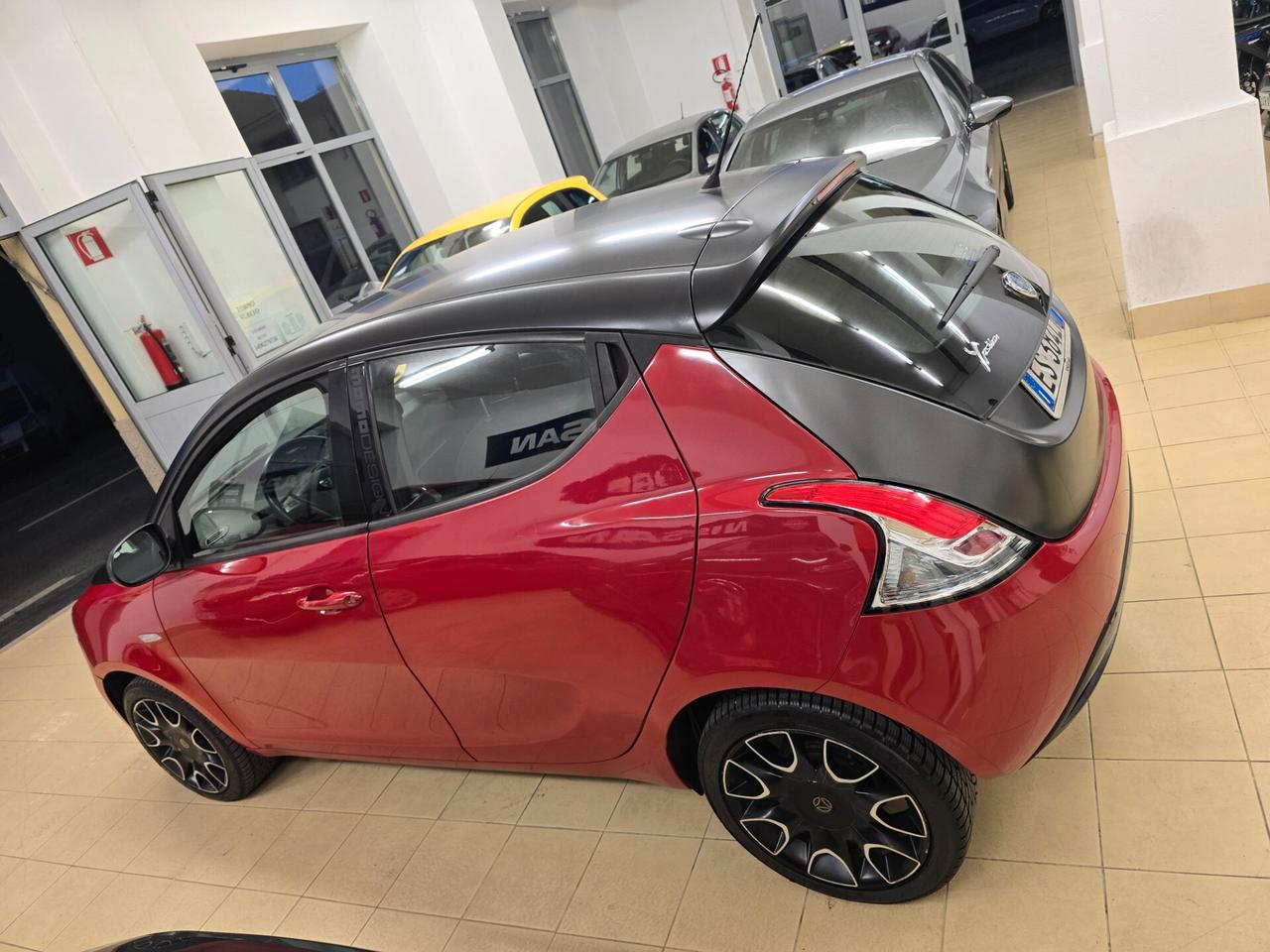 Lancia Ypsilon 1.3 MJT 16V 95 CV 5 porte S&S S Momodesign