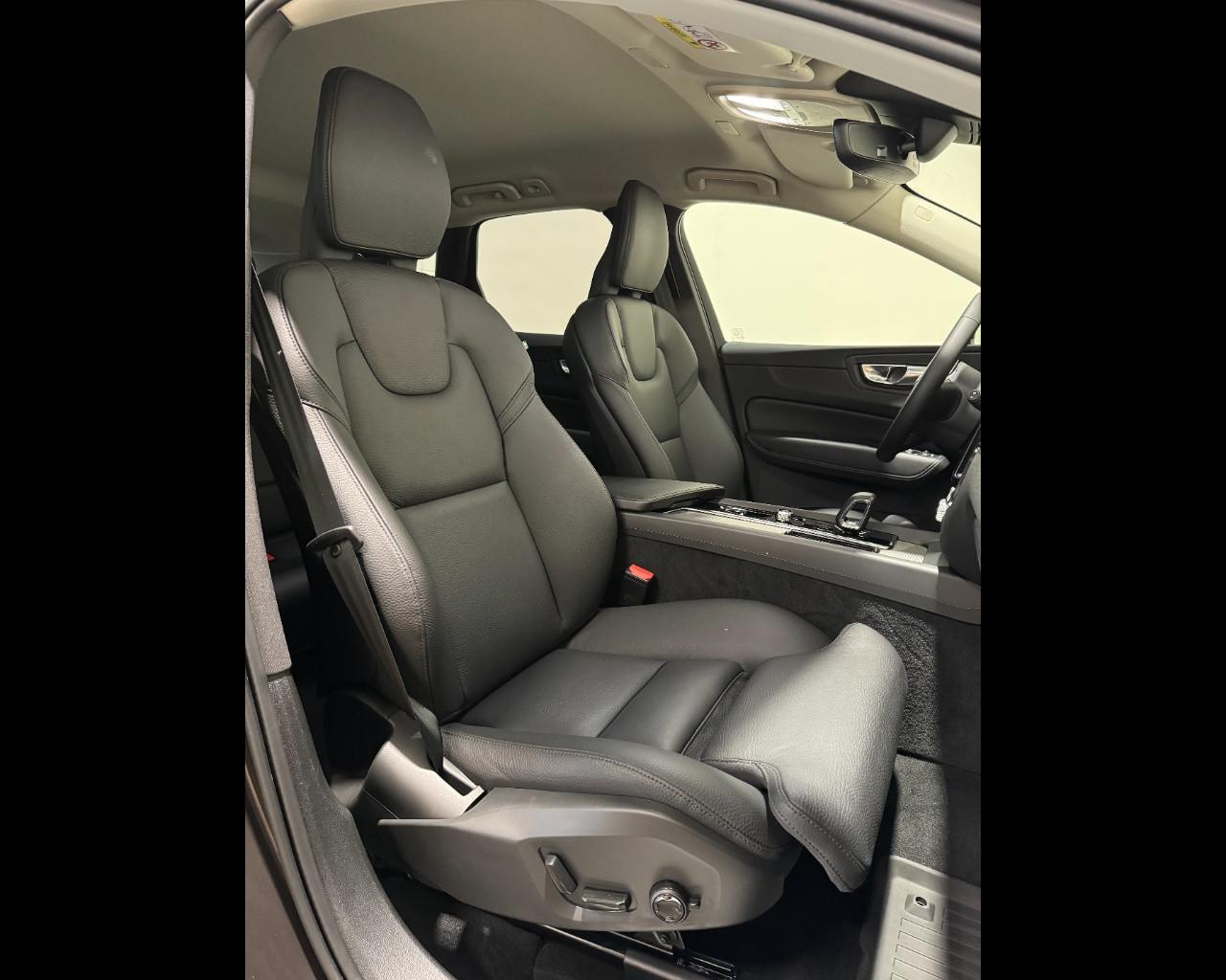 VOLVO XC60 B4 GEARTRONIC PLUS DARK