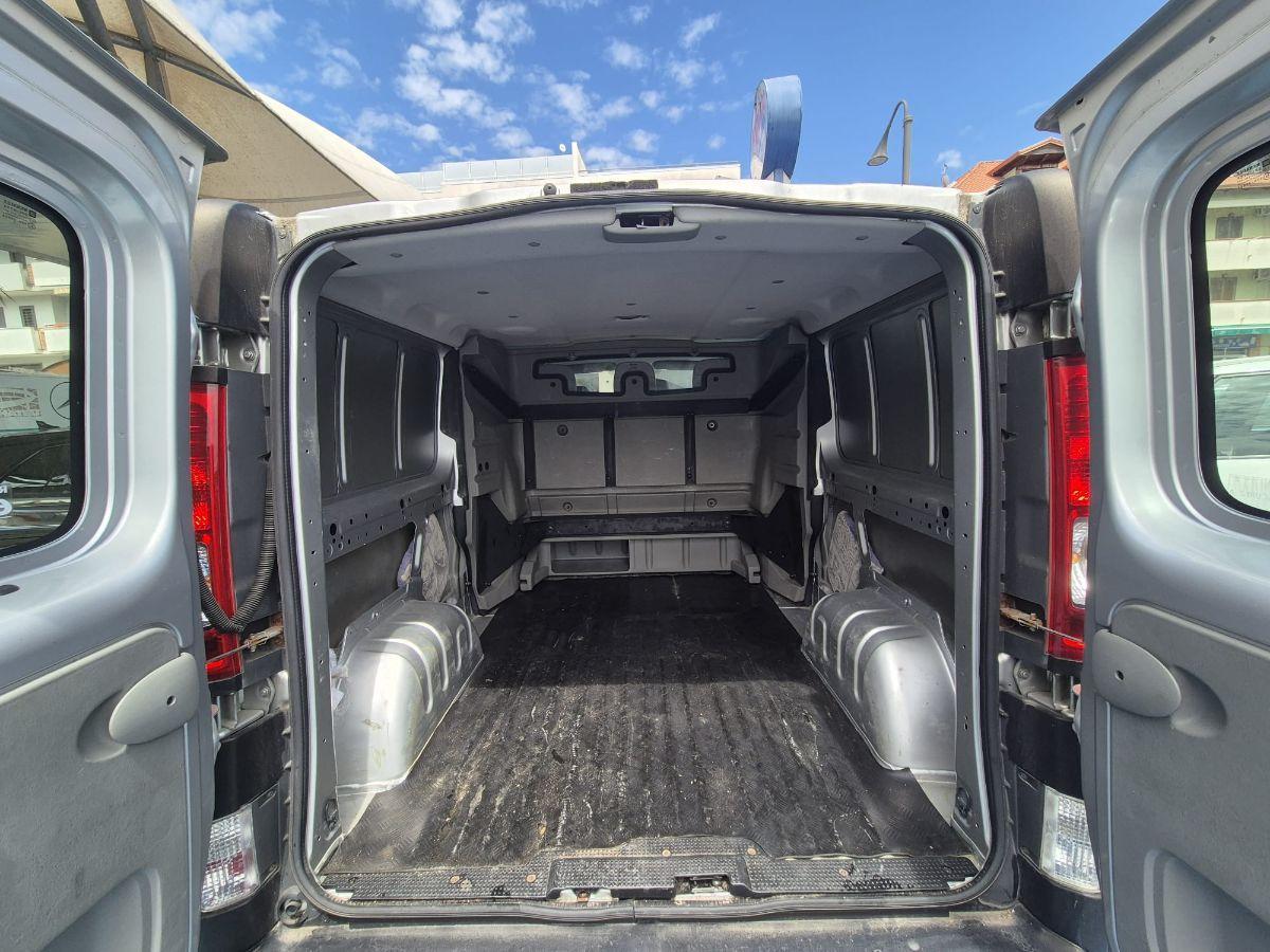 RENAULT - Trafic 2.0 diesel 6 posti