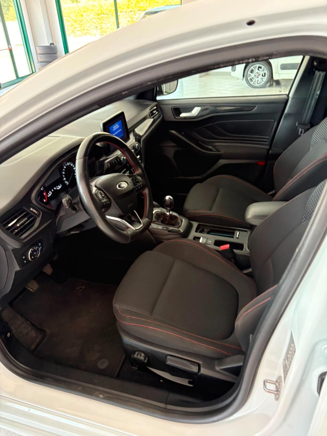 Ford Focus 1.0 EcoBoost Hybrid 125 CV 5p. ST-Line