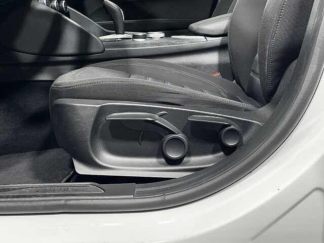 Alfa Romeo Giulia 2.0 Turbo 200 CV AT8 Business
