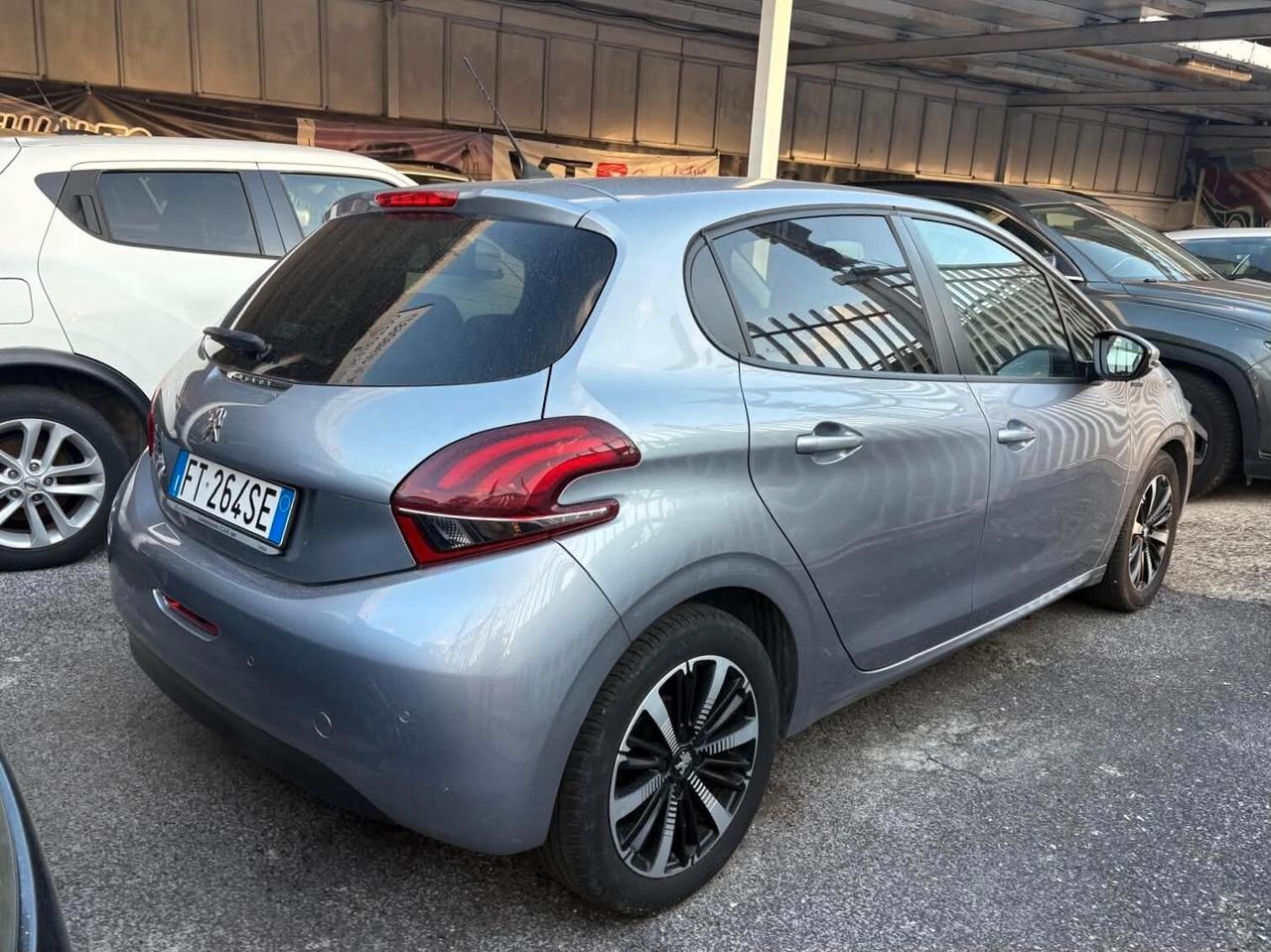 Peugeot 208 PureTech 82 5 porte Signature
