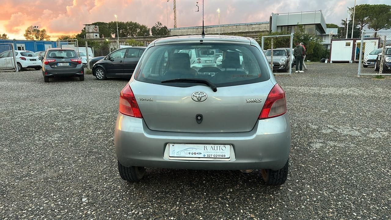 Toyota Yaris 1.0 benzina 5 porte