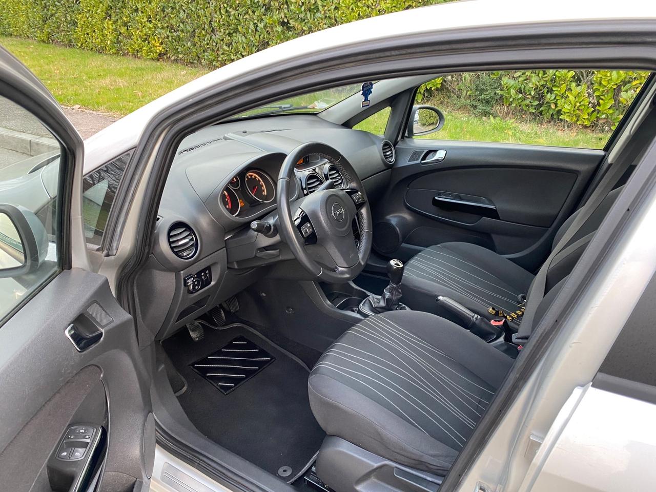 Opel Corsa 1.2 benzina GPL valido 2030