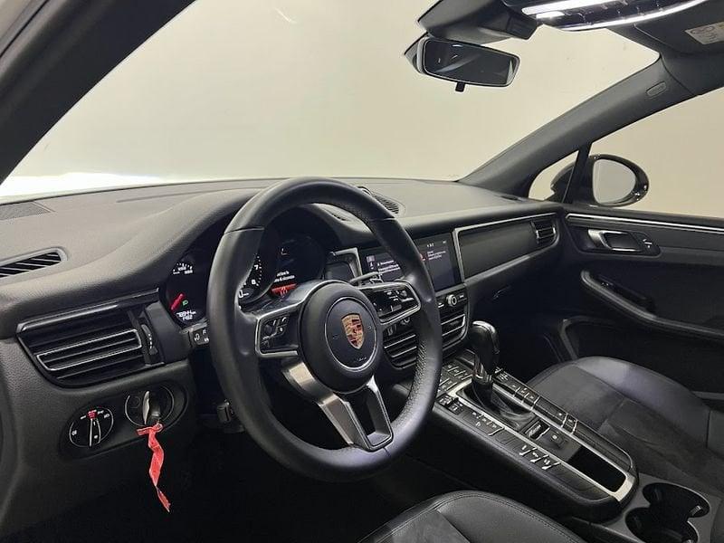 Porsche Macan 2.0 iva esposta