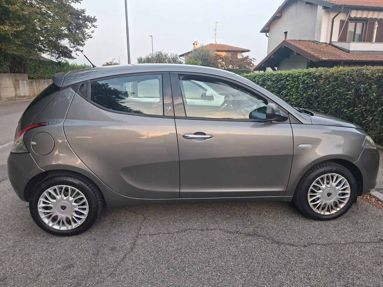 Lancia Ypsilon 0.9 TwinAir 85 CV 5 porte S&S DFN Platinum