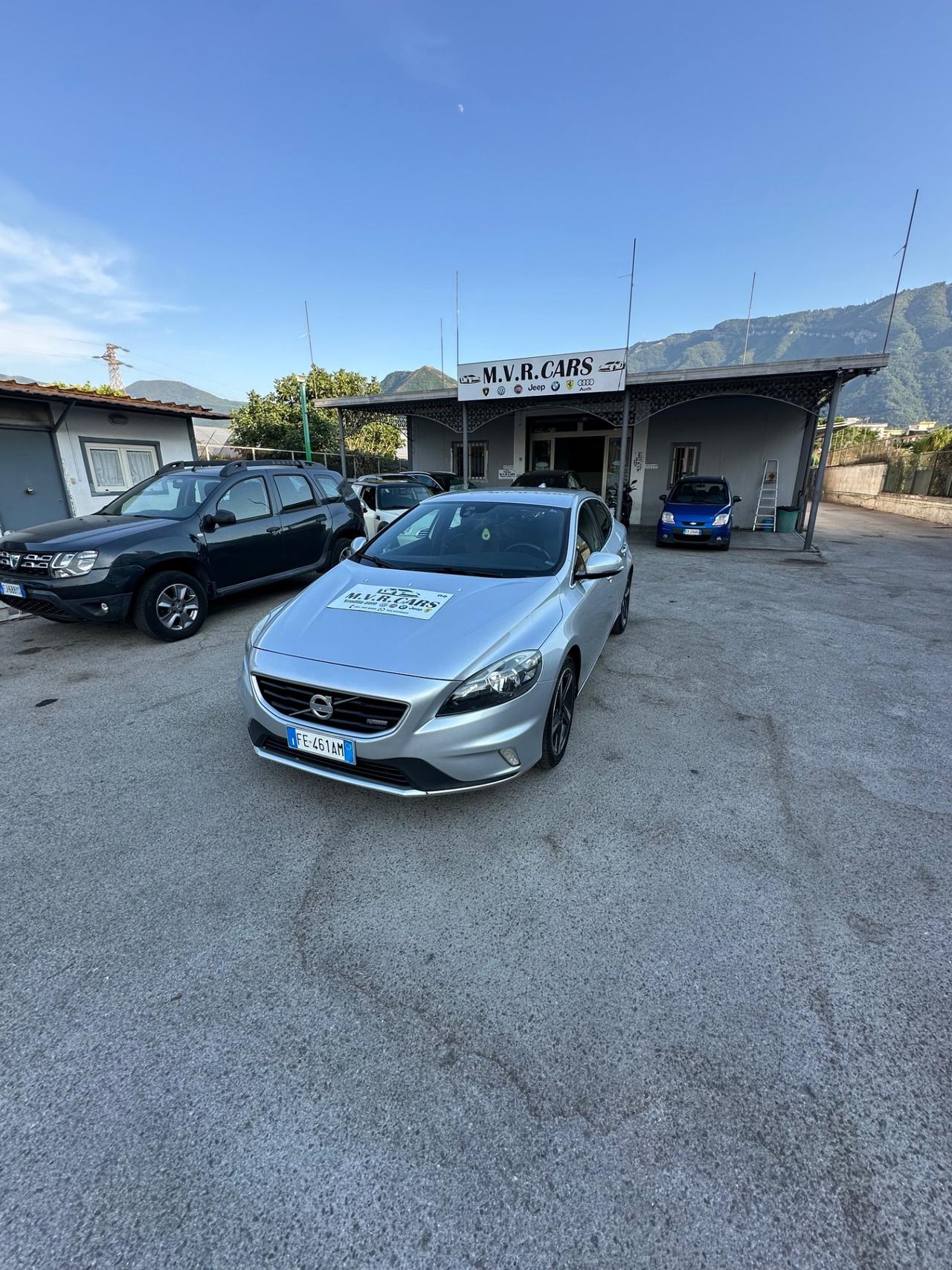 Volvo V40 D4 R-design Momentum