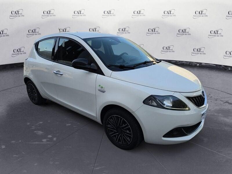 Lancia Ypsilon 0.9 silver hybrid