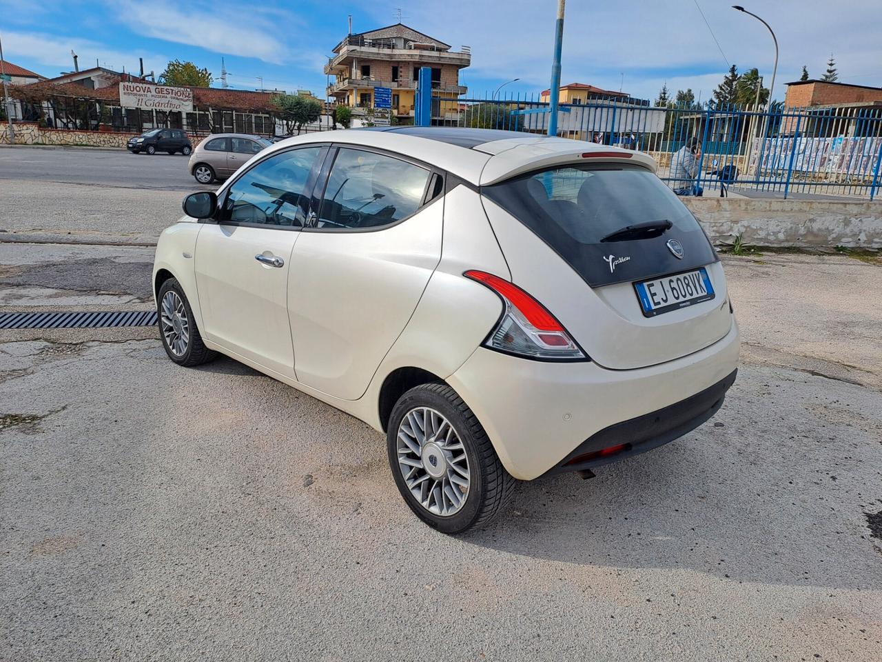Lancia Ypsilon 0.9 benzina strafull