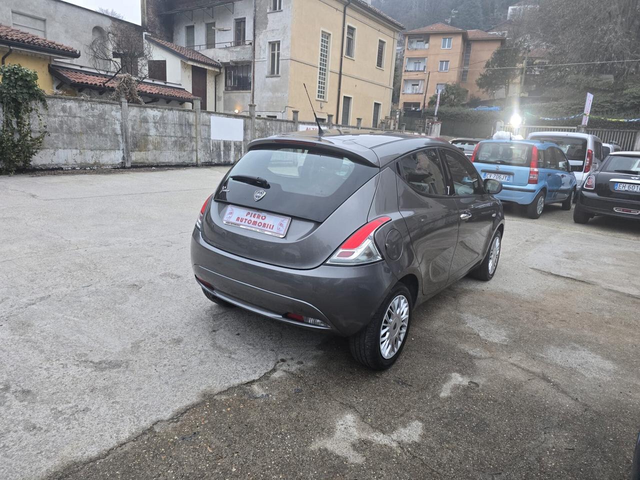 Lancia Ypsilon 1.2 69 CV 5 porte Silver