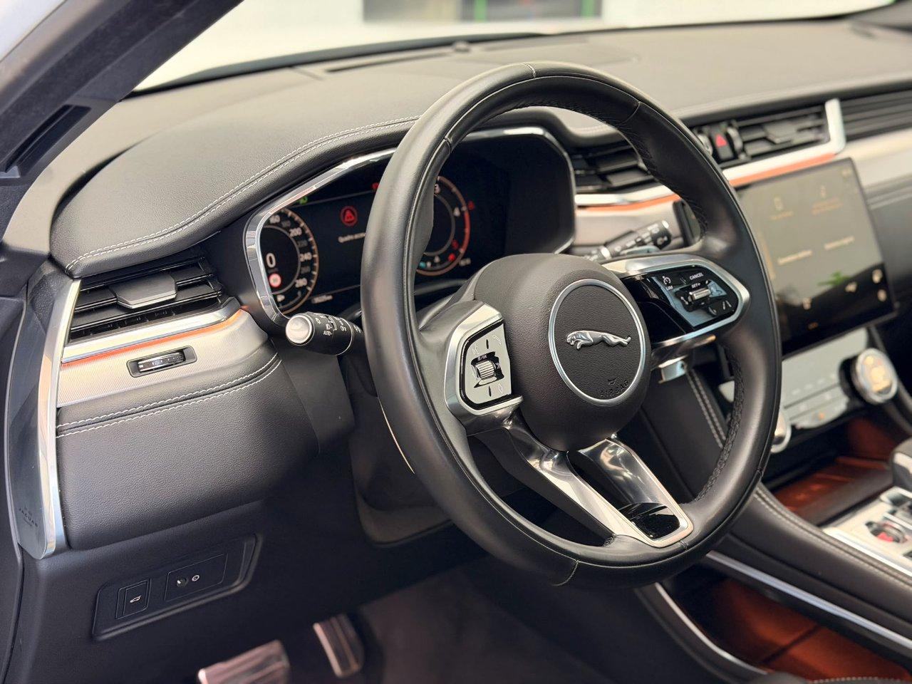 Jaguar F-Pace 2.0d i4 mhev R-Dynamic SE awd 204cv auto