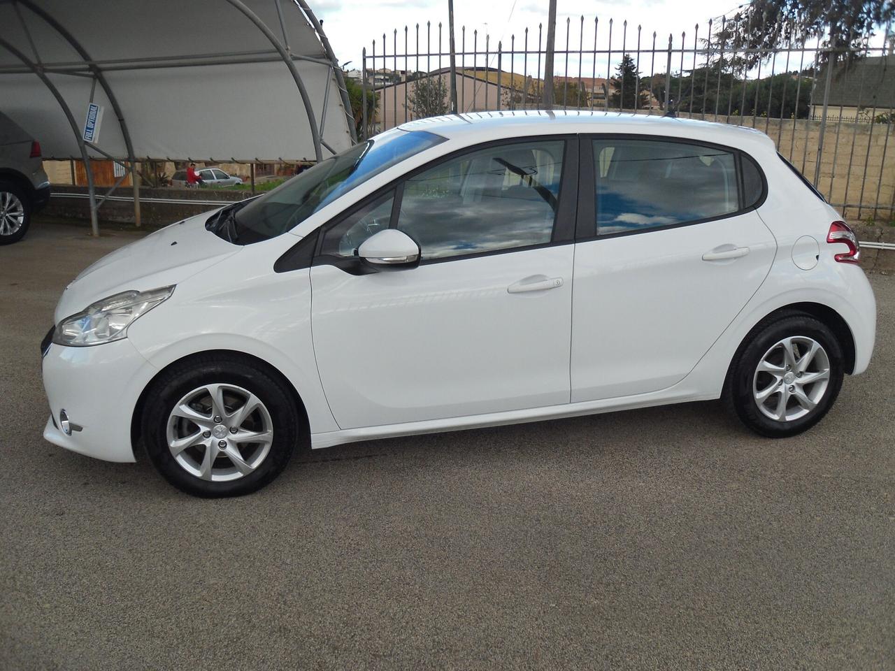 Peugeot 208 1.4 HDi 68 CV Allure