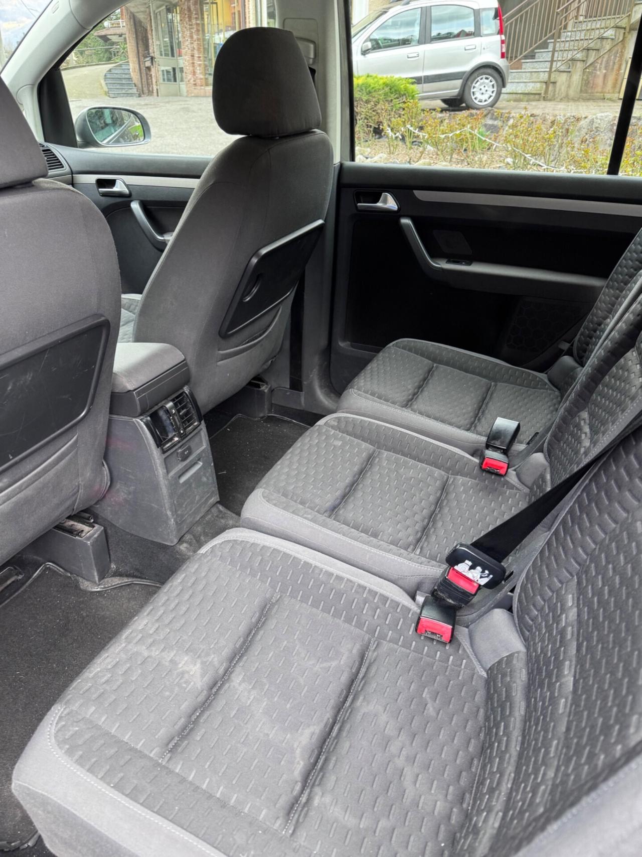 Volkswagen Touran 2.0 TDI DPF Highline 7 POSTI