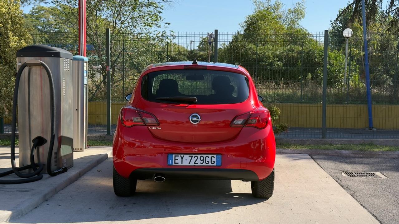 Opel Corsa 1.4 90CV Coupé b-Color 2015
