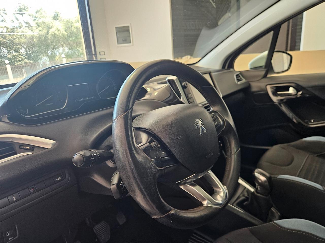 Peugeot 208 1.4 HDi 68 CV 5 porte Allure