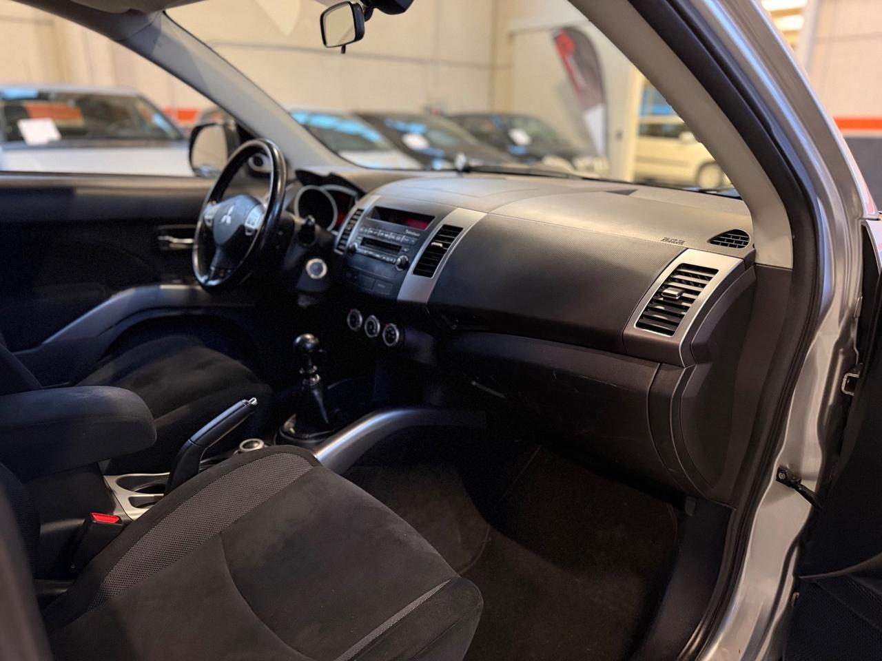 Mitsubishi Outlander 2.2 DI-D Instyle 7 p.ti DPF POSTI