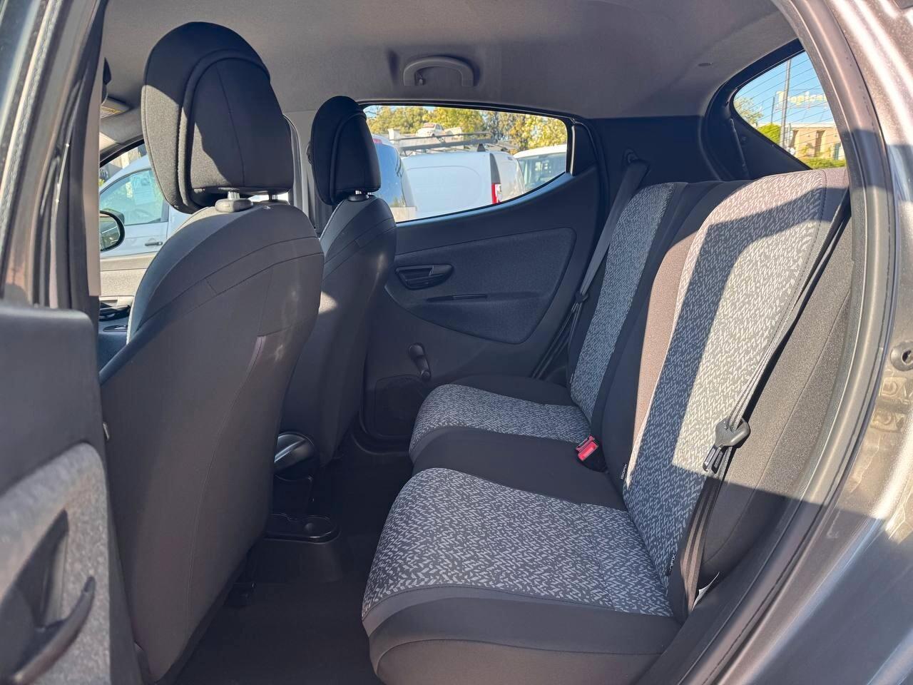 Lancia Ypsilon 1.0 FireFly 5 porte S&S Hybrid Ecochic Silver