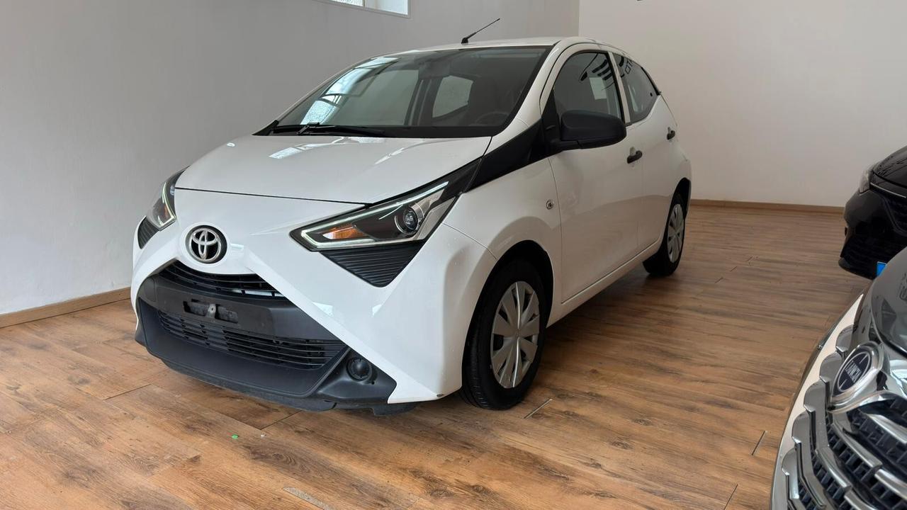 Toyota Aygo Connect 1.0 VVT-i 72 CV 5 porte x-fun
