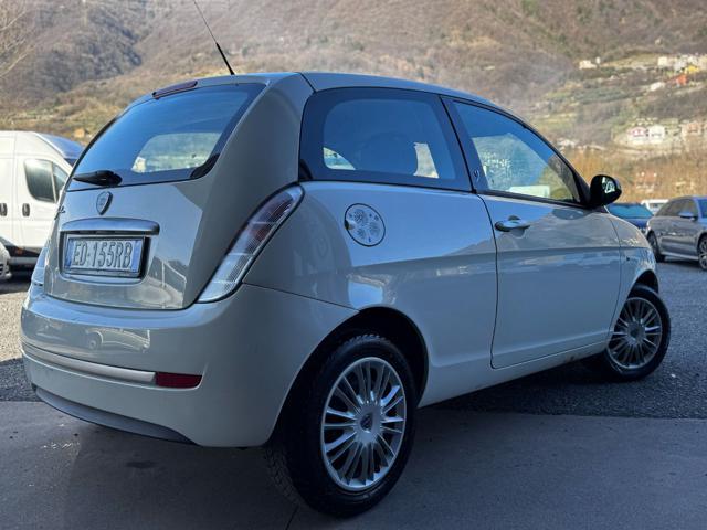 LANCIA Ypsilon 1.2 69 CV Argento NEOPATENTATI