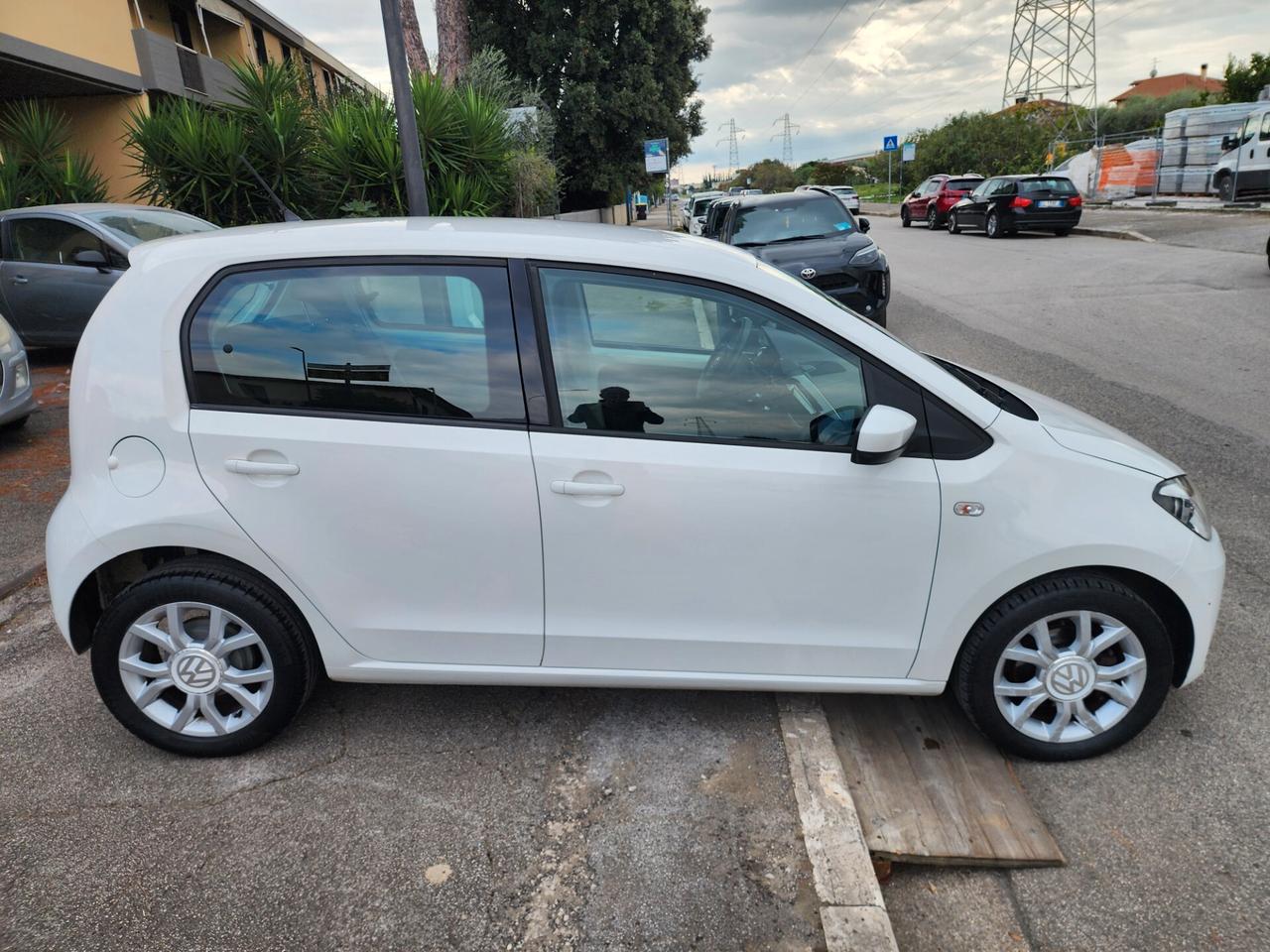 Volkswagen up! 1.0 5p. move
