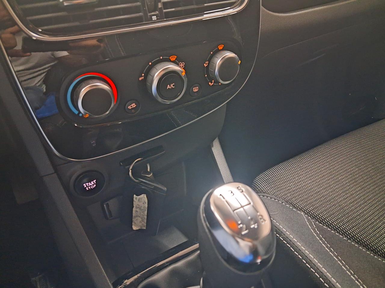 Renault Clio dCi 8V 90 CV EDC Start&Stop 5 porte Energy Duel