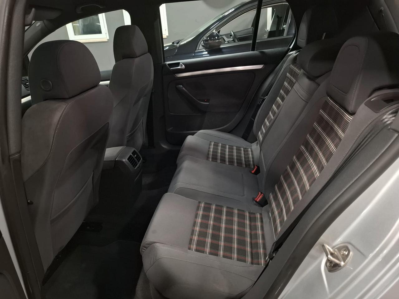 Volkswagen Golf 2.0 16V TFSI GTI