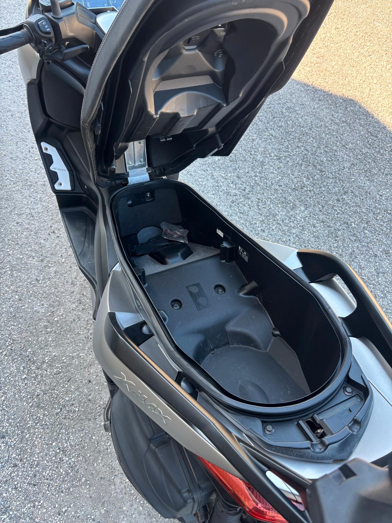 Yamaha X-Max 400