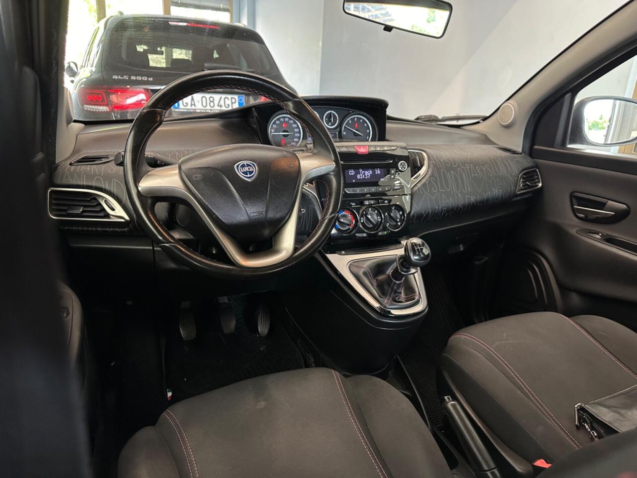 Lancia Ypsilon 0.9 TwinAir 85 CV 5 porte Metano Ecochic Silver