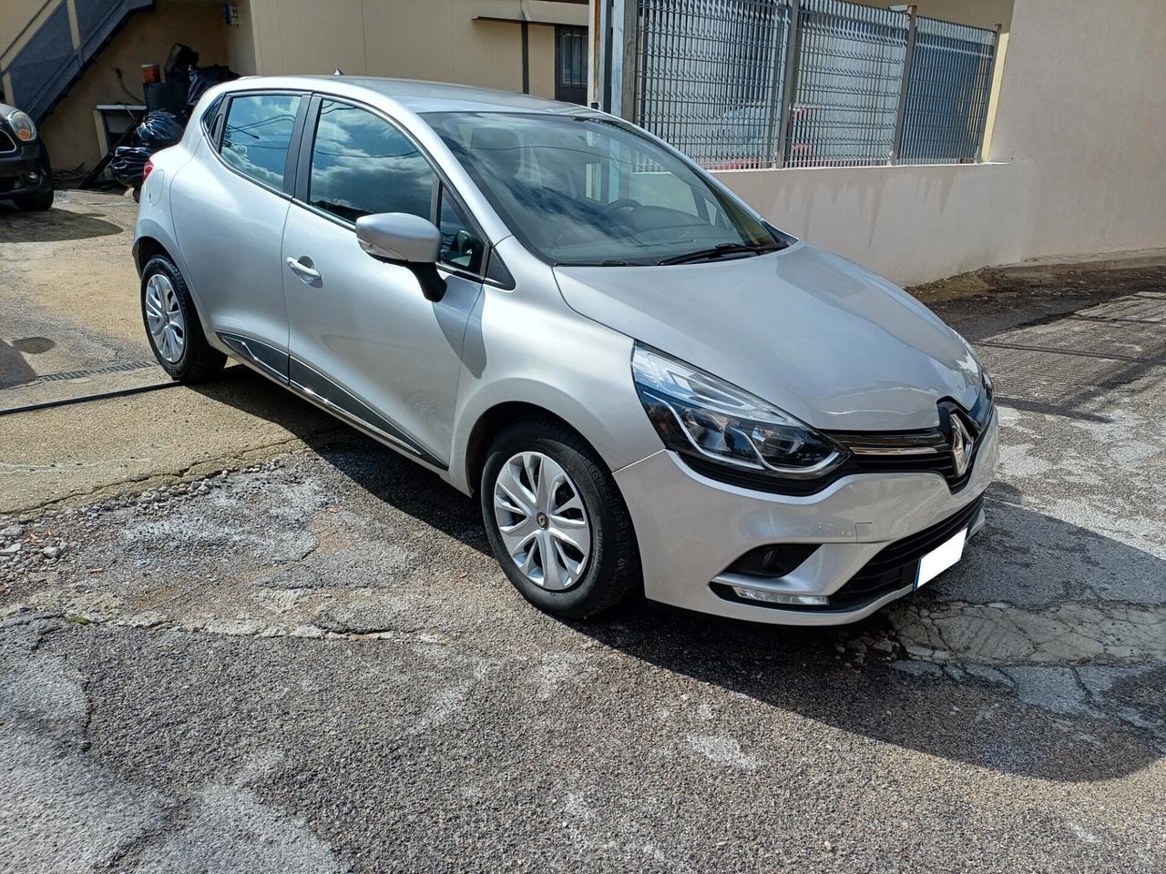 Renault Clio 90 CV 5 porte Moschino Zen KM CERTIFICATI
