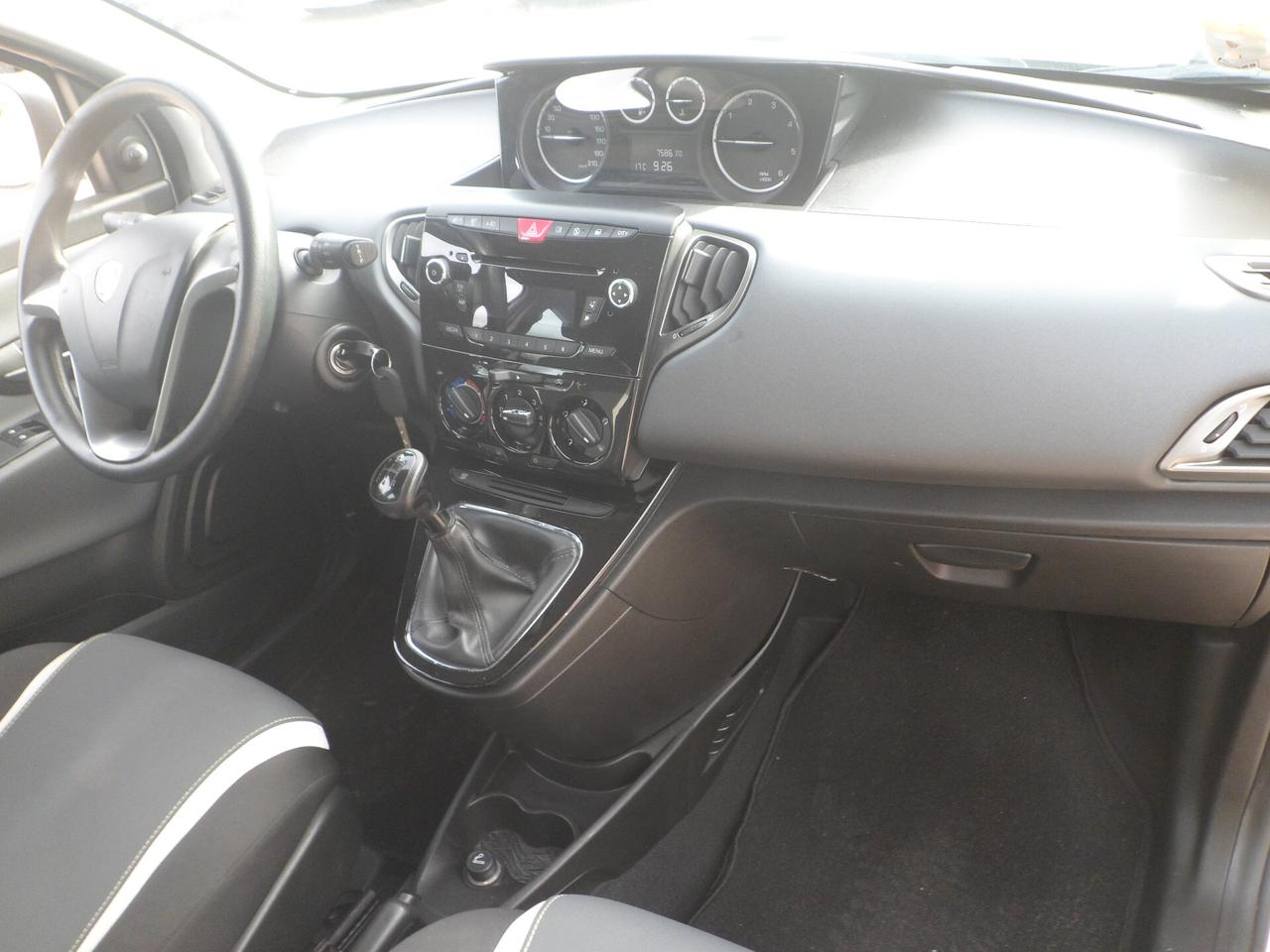 Lancia Ypsilon 0.9 TwinAir 85 CV 5 porte S&S Platinum