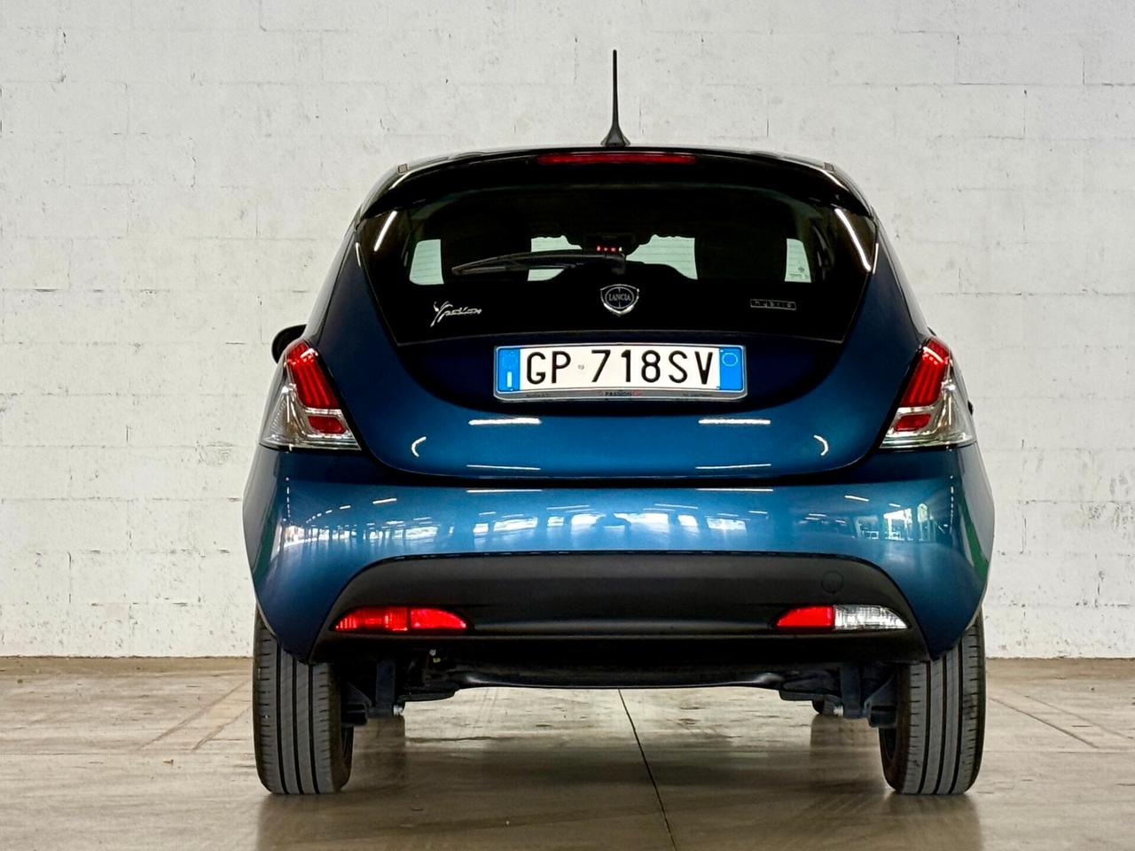 Lancia Ypsilon 1.0 FireFly 5 porte S&S Hybrid Silver