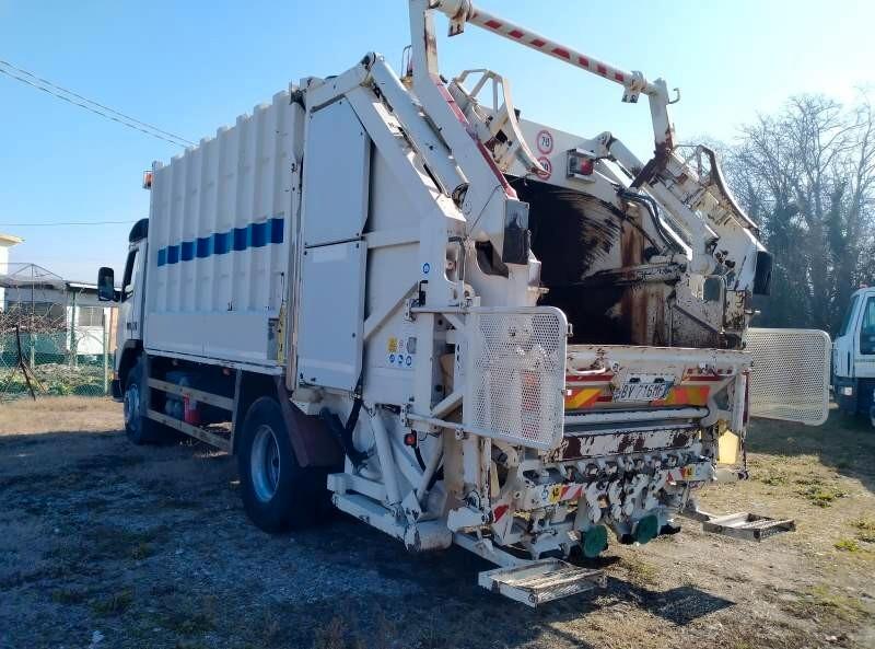 VOLVO FM7 290 R 4X2 COMPATTATORE CON CARICO POSTERIORE