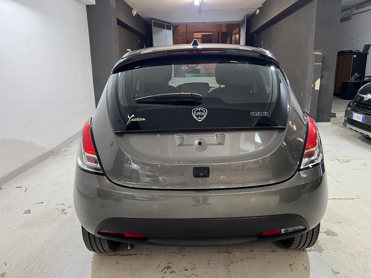 Lancia Ypsilon 1.0 FireFly 5 porte S&S Hybryd Gold