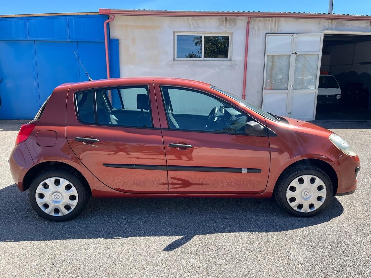 Renault clio 5P-1.2 benz - full -2007