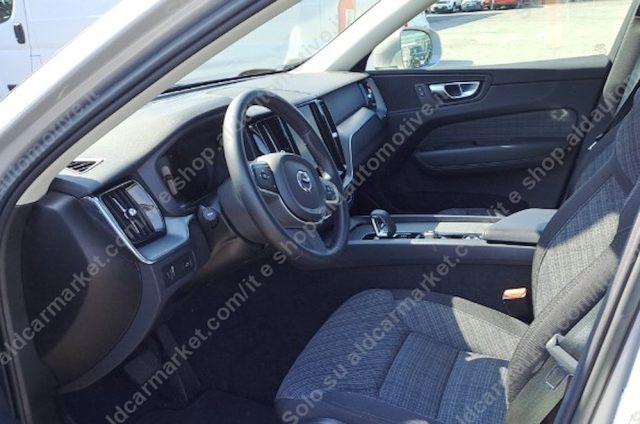VOLVO XC60 B4 (d) AWD automatico Momentum Pro