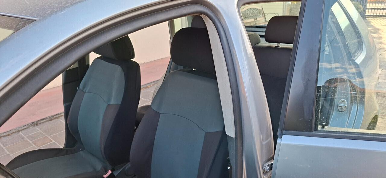 Volkswagen Polo 1.2/70CV 12V 5p. United x Neopatentati