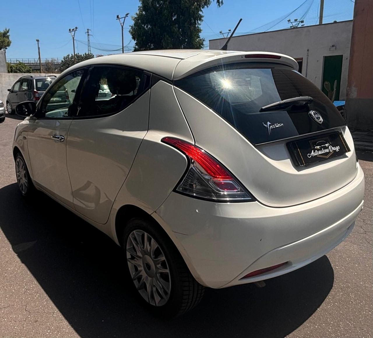 Lancia Ypsilon 1.2 69 CV 5 porte GPL Ecochic Silver