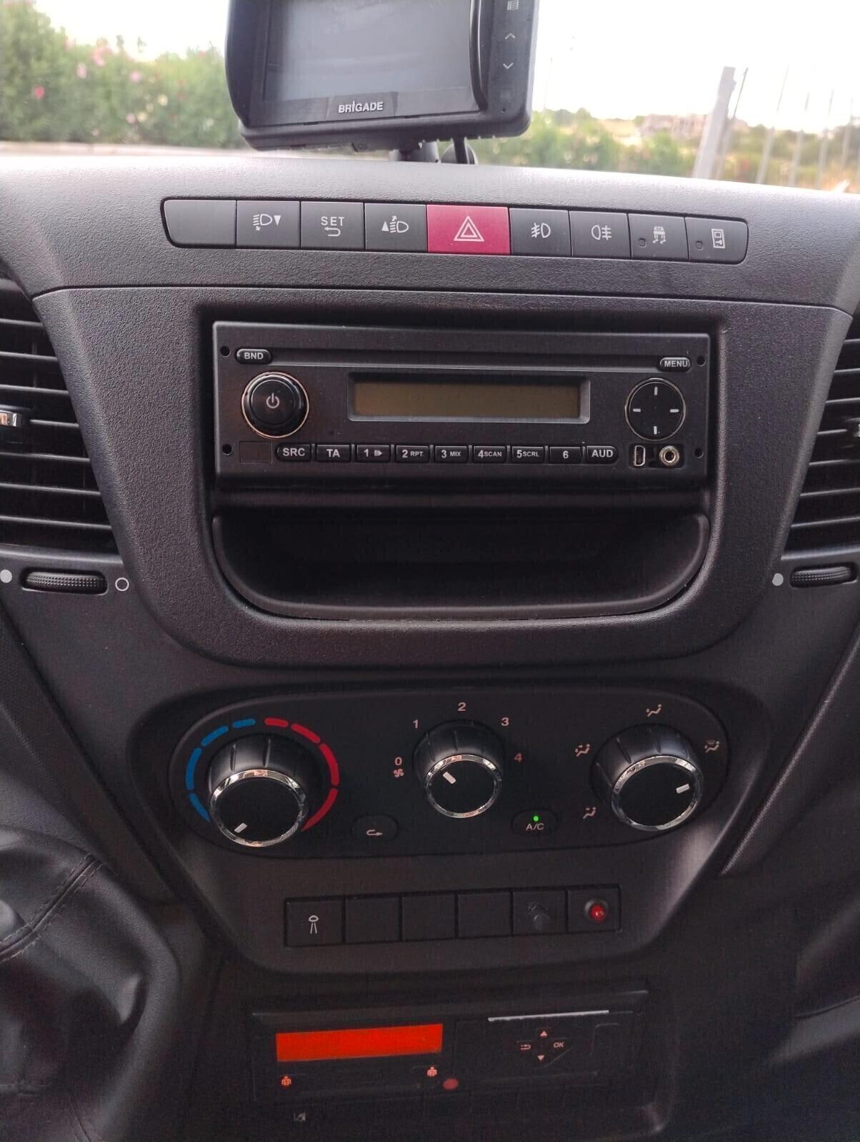 Iveco Daily 60C17 Passo 4750 con Pedana - 2016