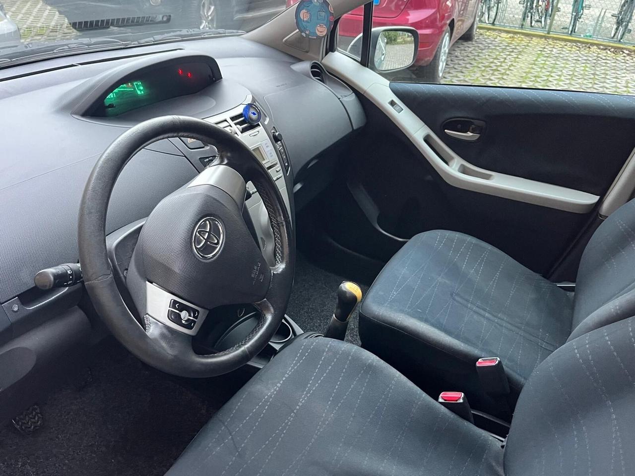 Toyota Yaris 1.3 5 porte garanzia 12 mese