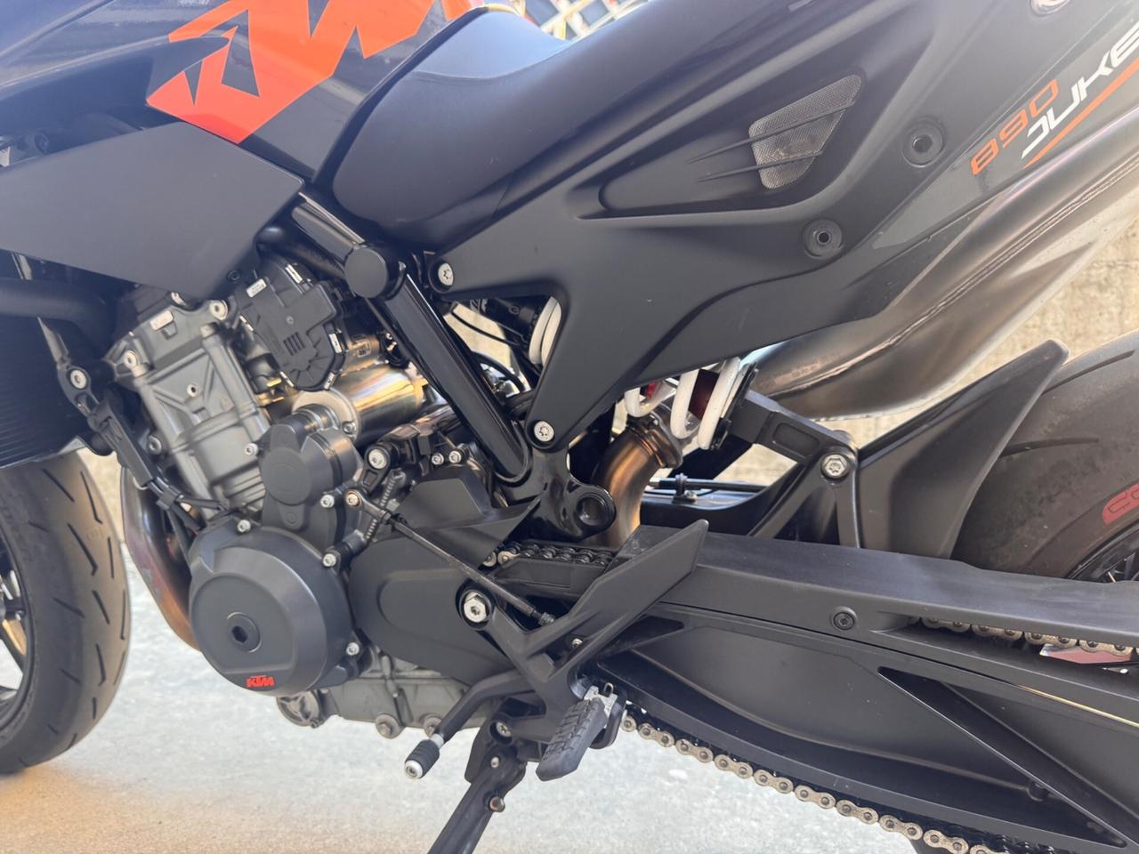 Ktm 890 Duke KM 8000